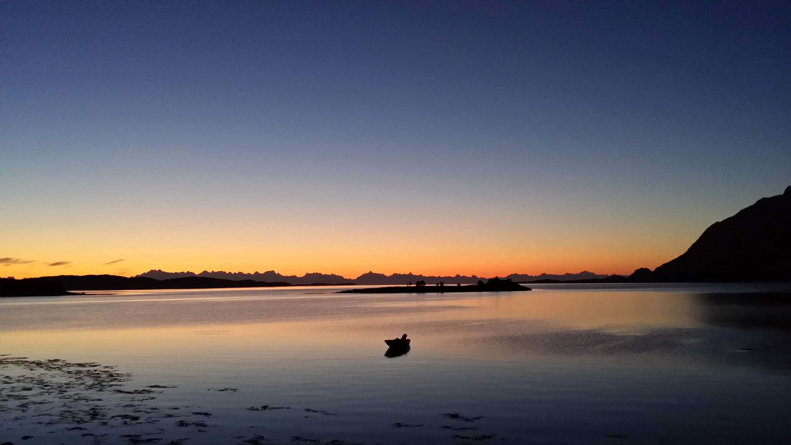 Landskap i kveldslys på Engeløya